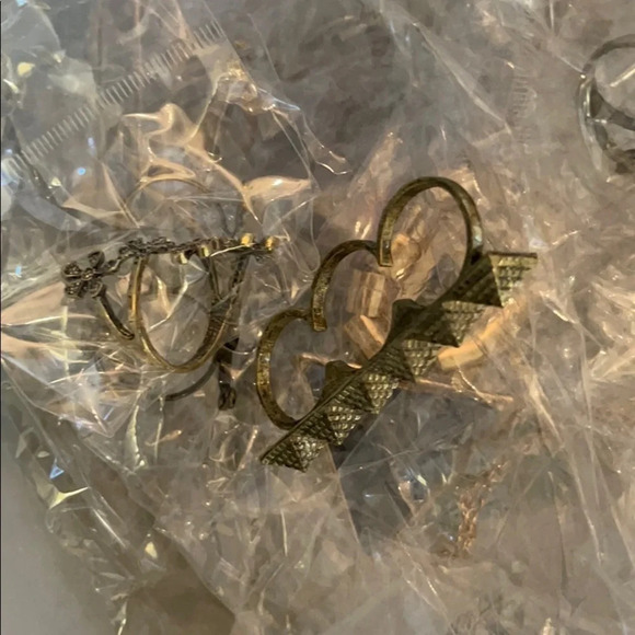 3x$25 ❤️ bundle 20 fashion rings Surprise bundle   ❤️ - Picture 7 of 14